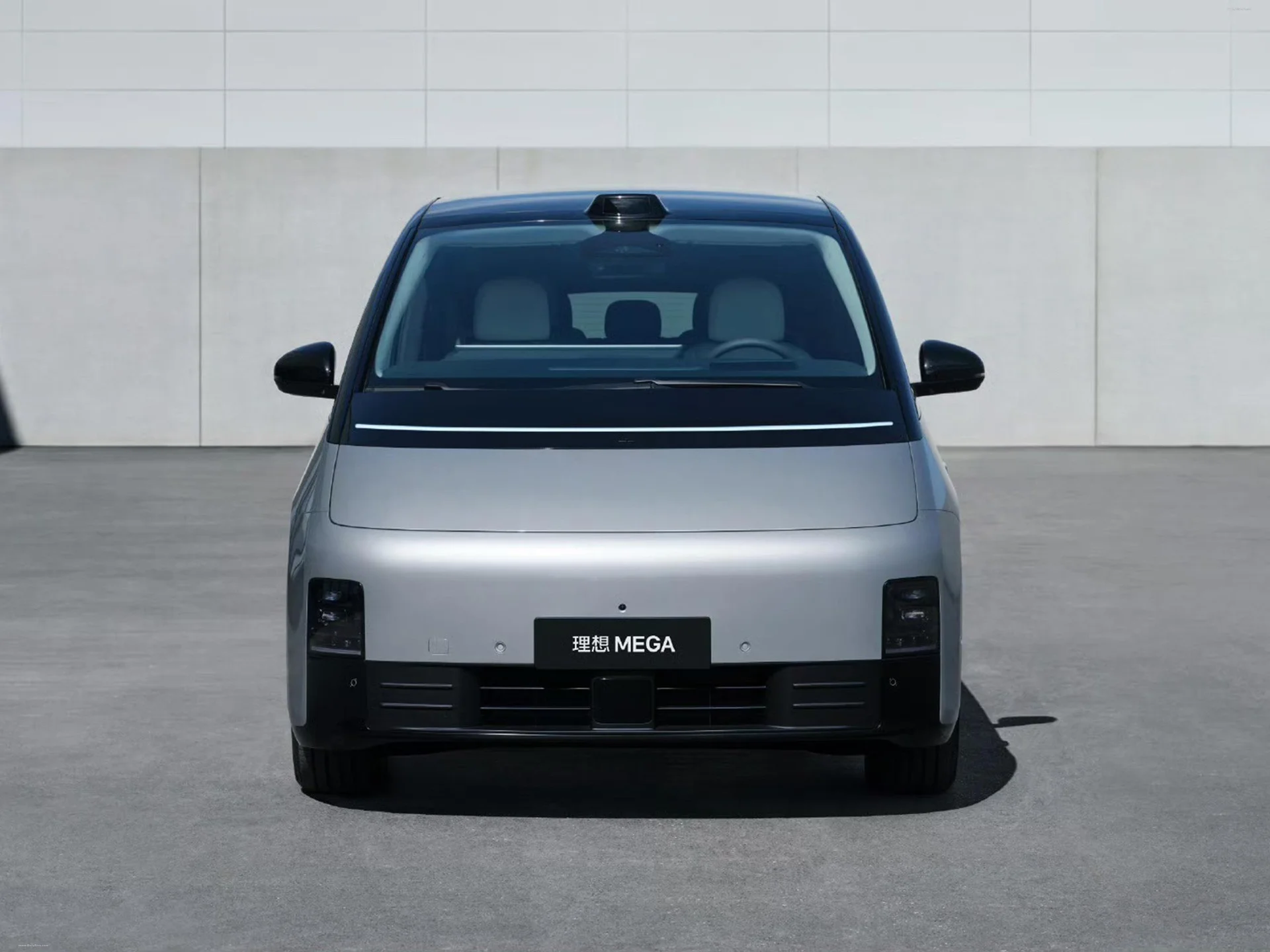 Li Auto MEGA exterior 1