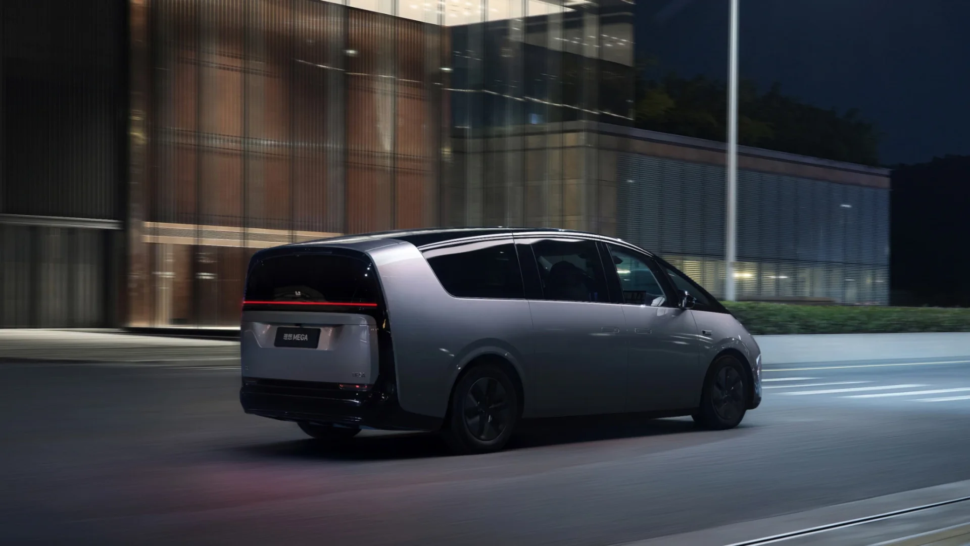 Li Auto MEGA exterior 7