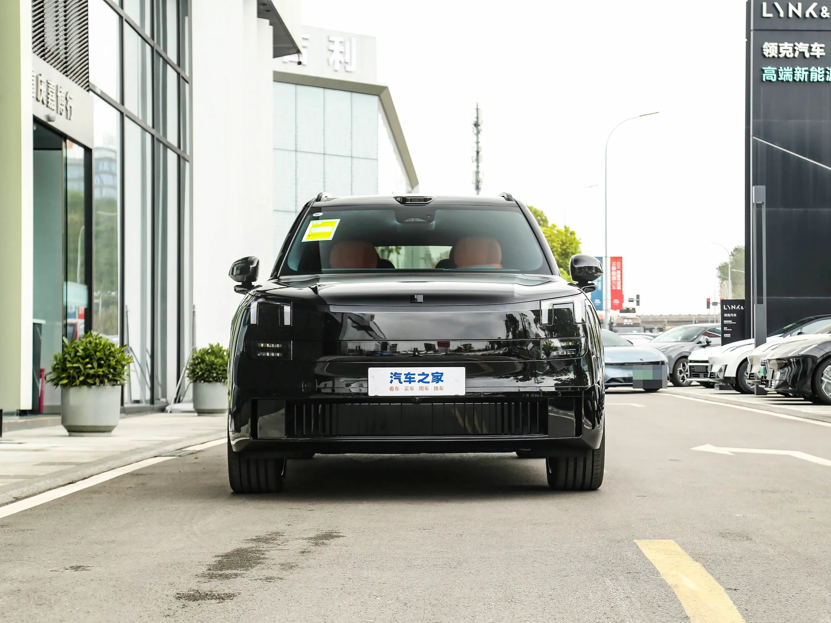 Lynk & Co 900 exterior 2