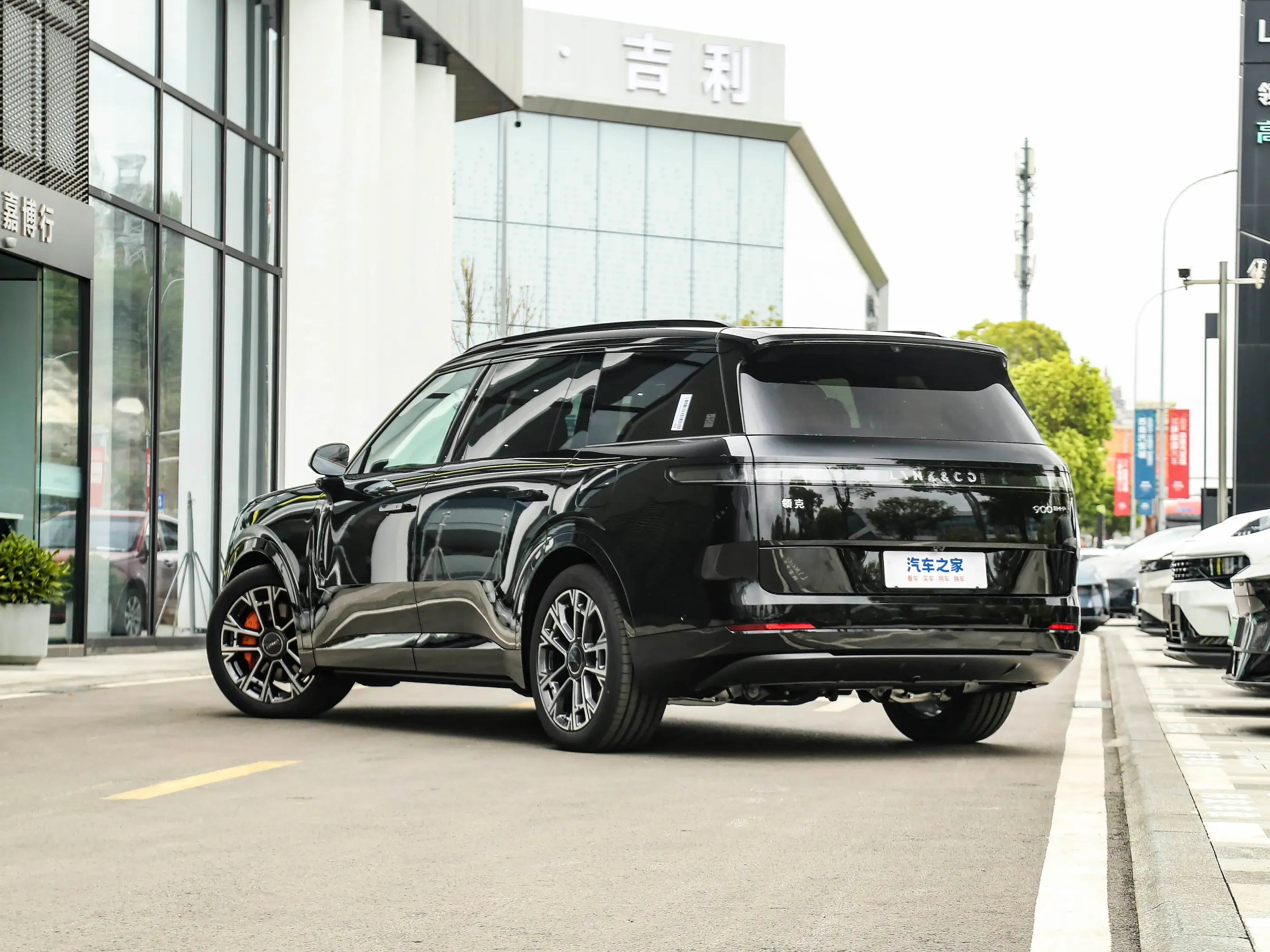 Lynk & Co 900 exterior 4