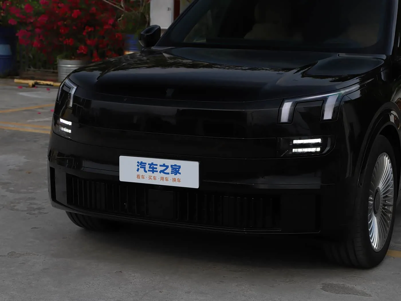 Lynk & Co 900 exterior 5
