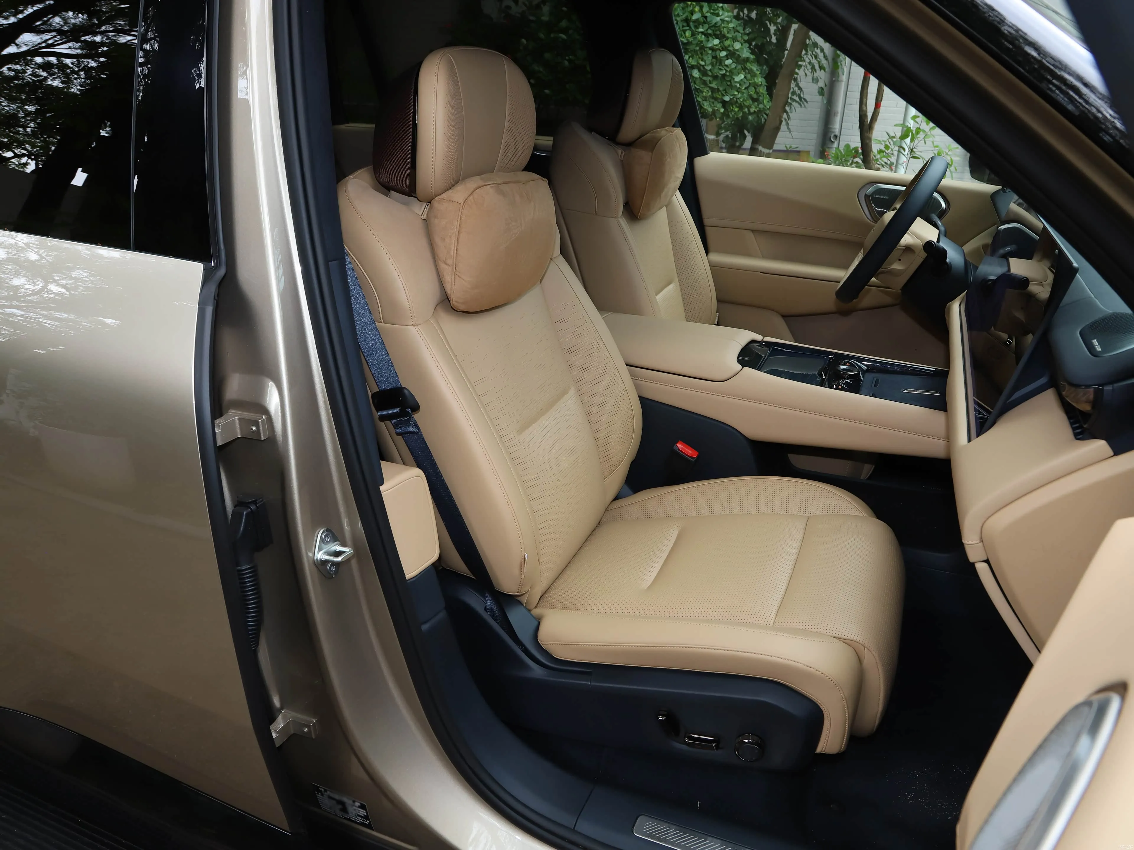 Lynk & Co 900 interior 1