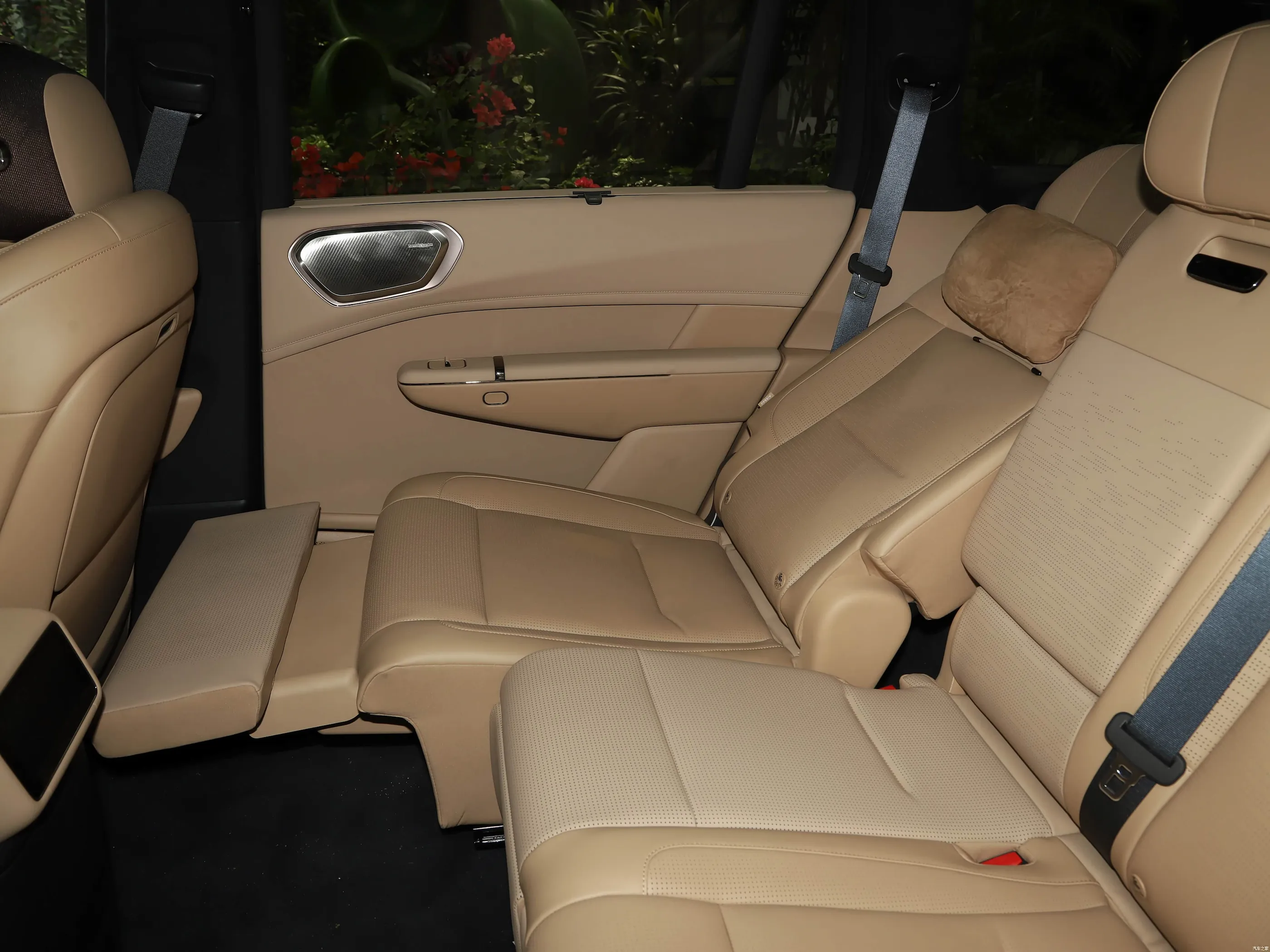 Lynk & Co 900 interior 3
