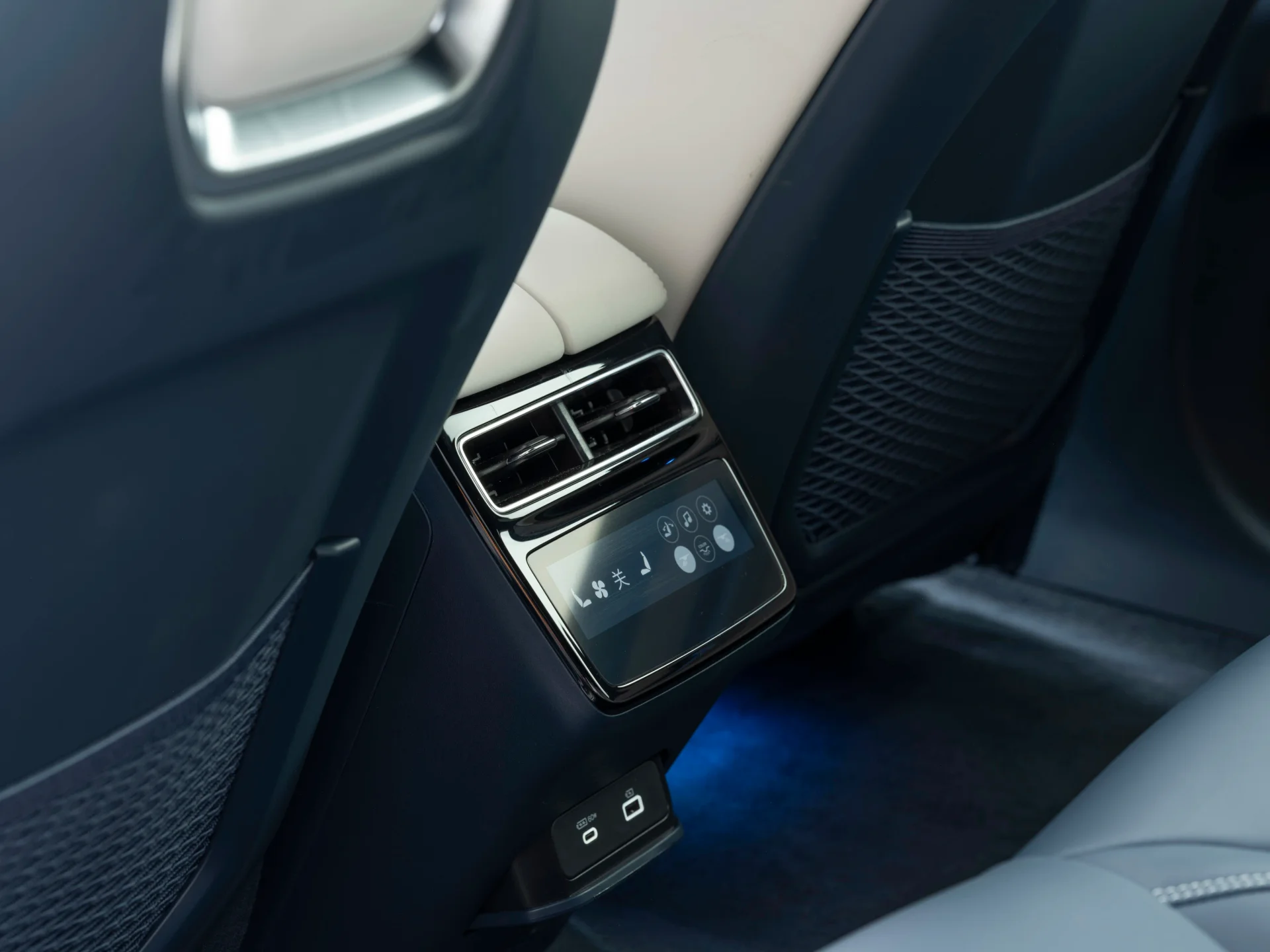 Zeekr 001 interior 5