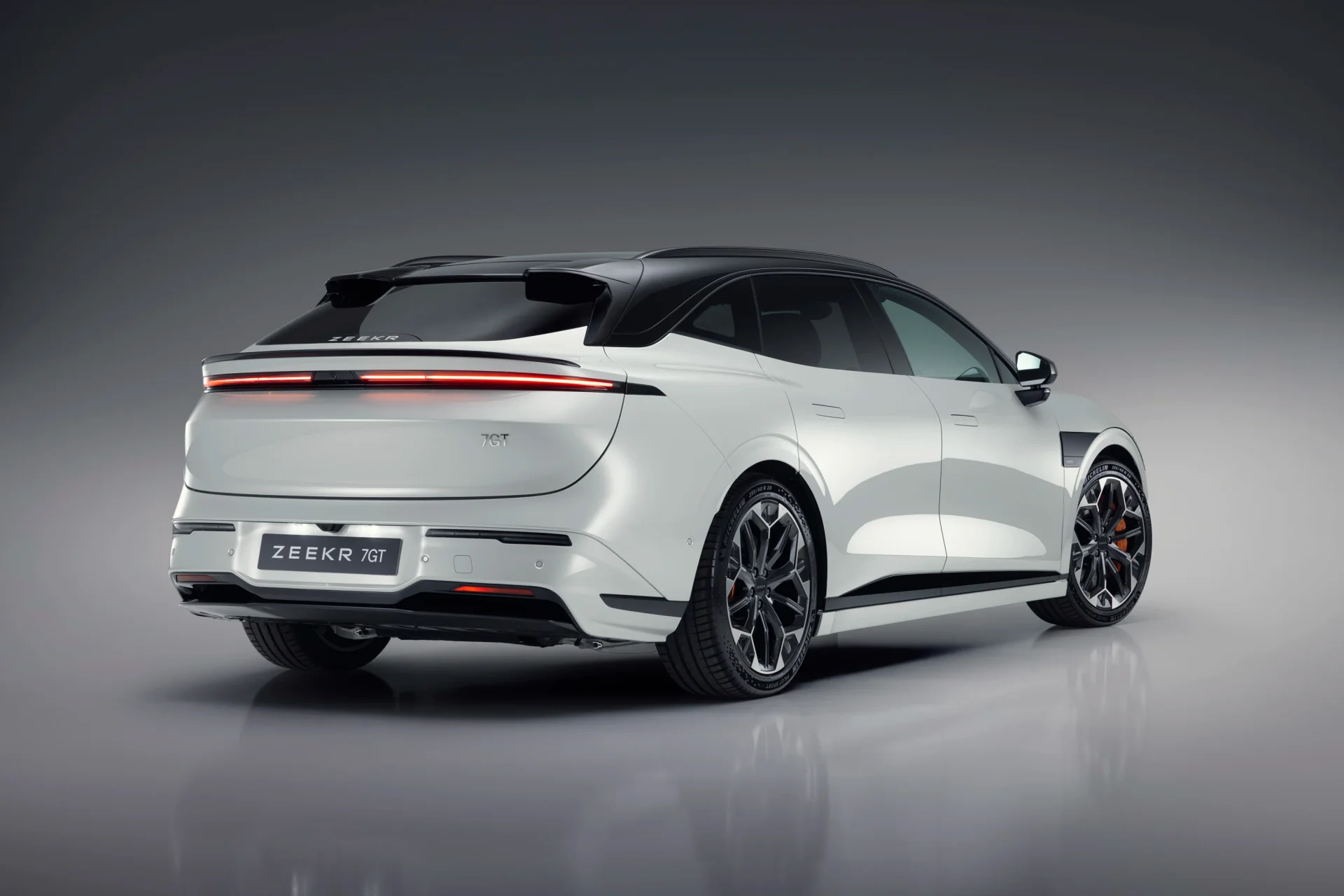 Zeekr 007 GT exterior 6