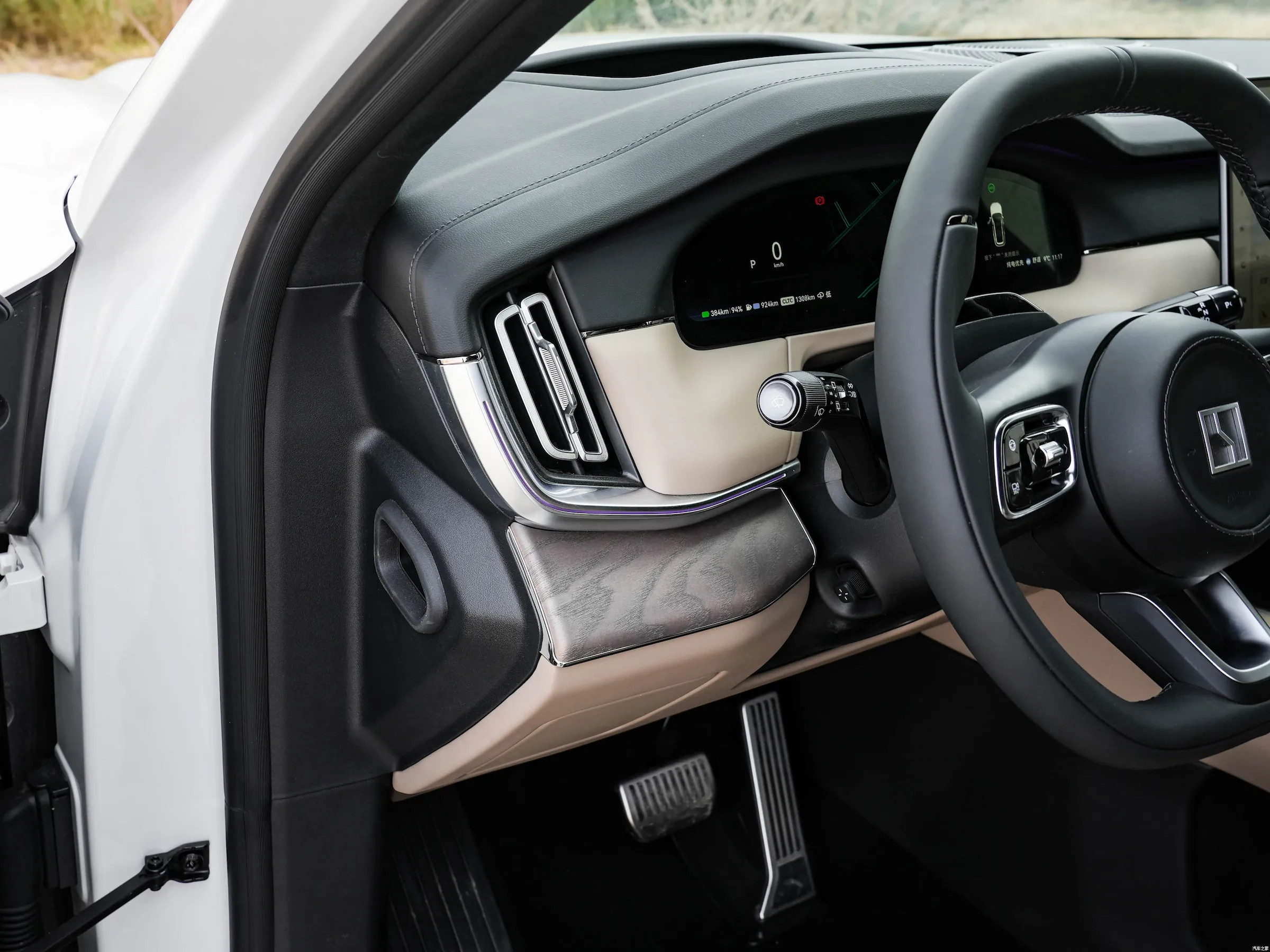 Zeekr 8X interior 2