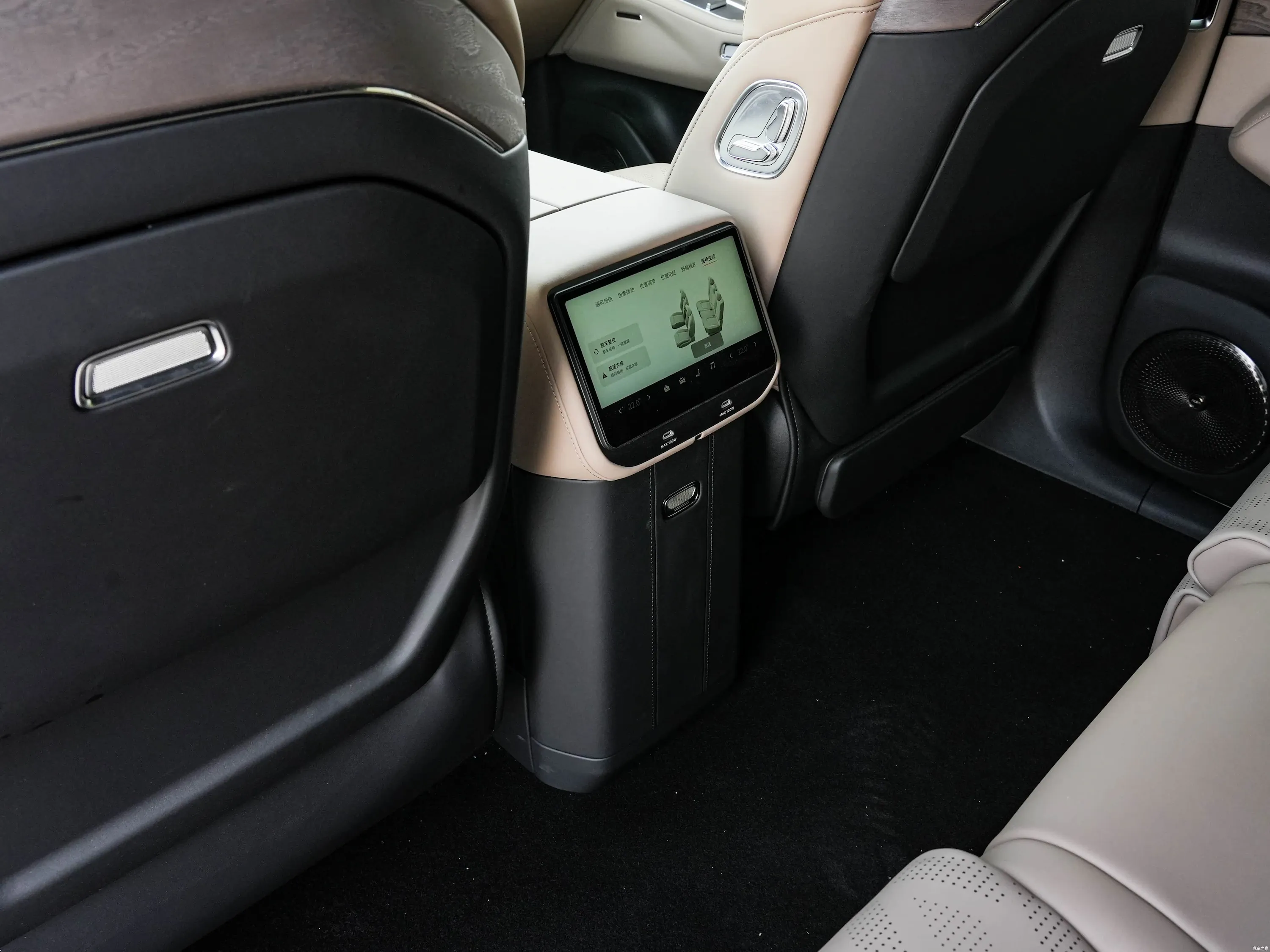 Zeekr 8X interior 3
