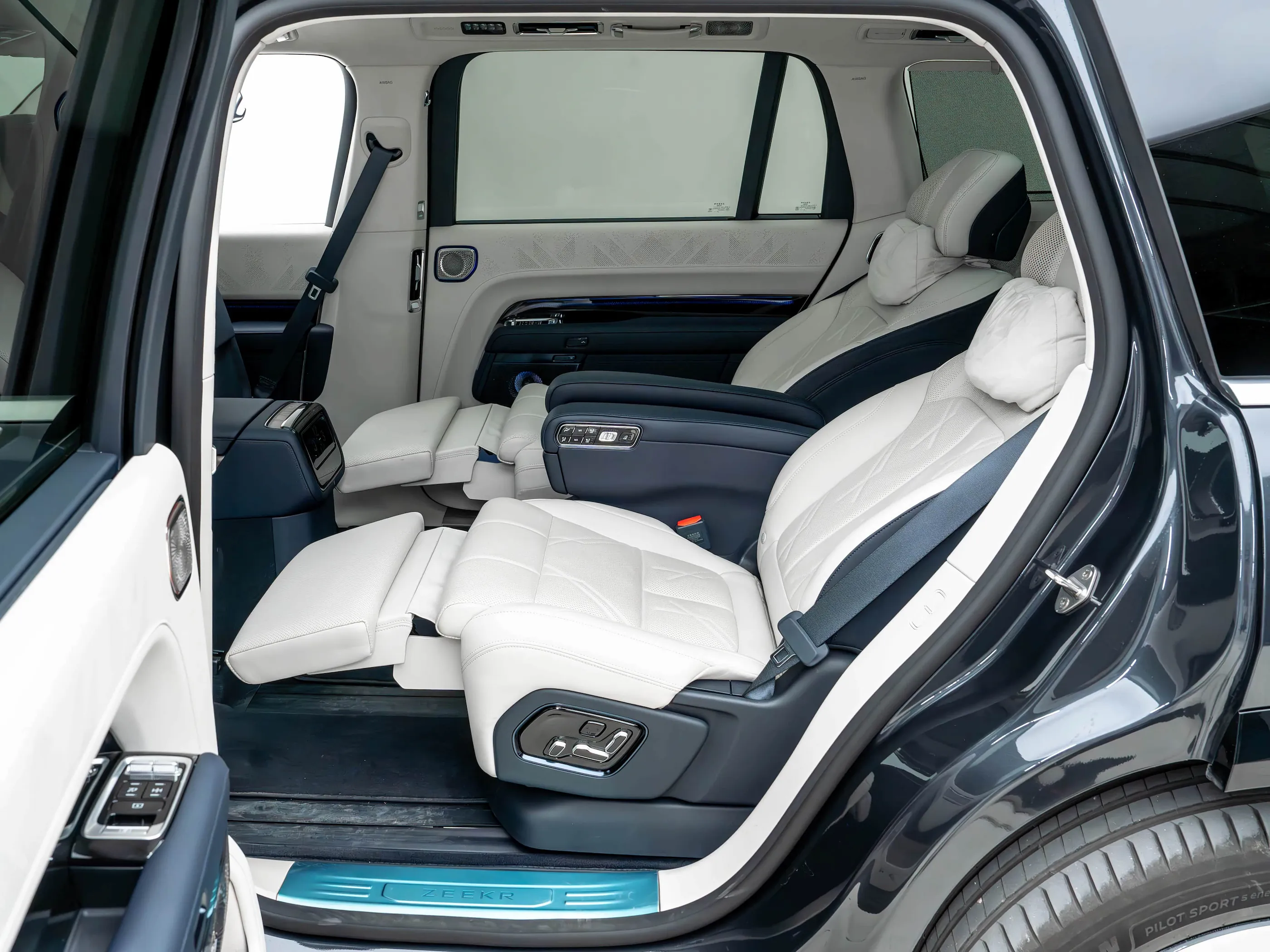 Zeekr 9X interior 3
