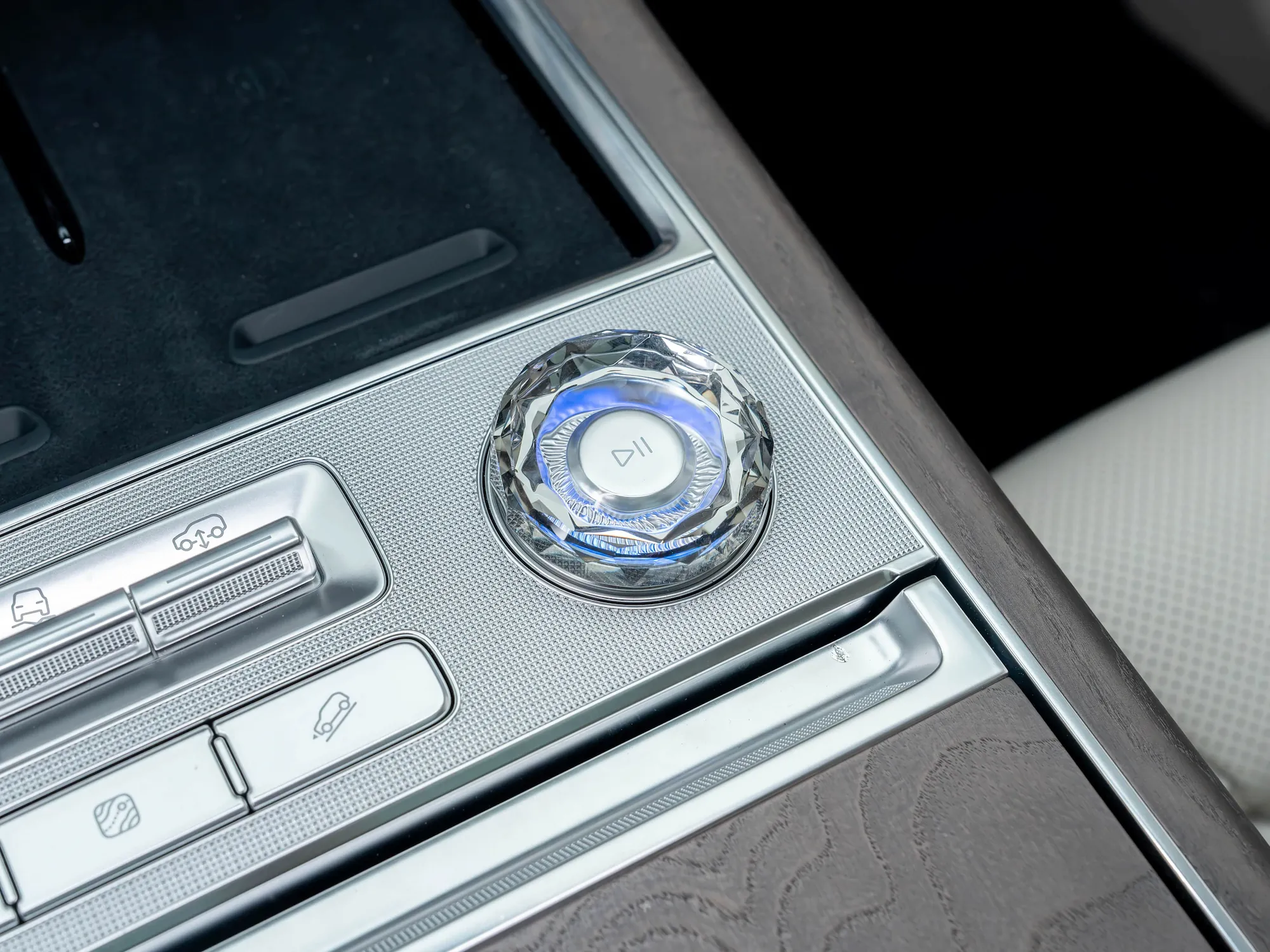 Zeekr 9X interior 4